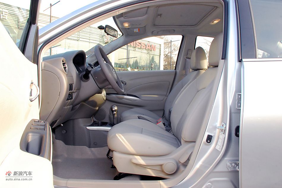 东风日产新阳光到店高清实拍