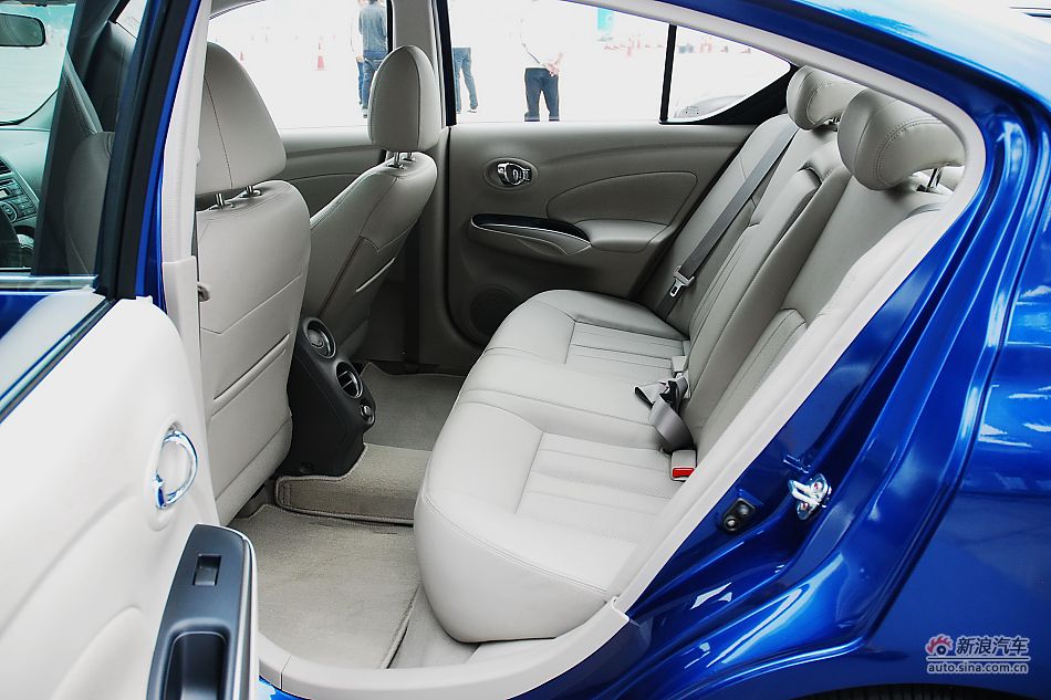 东风日产新阳光内饰实拍