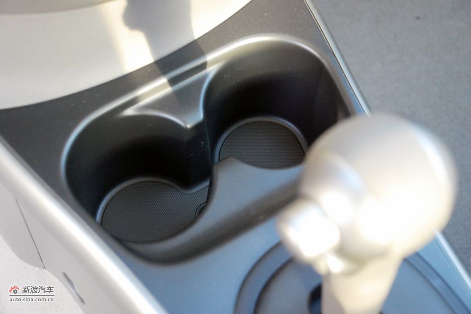 东风日产新阳光到店高清实拍