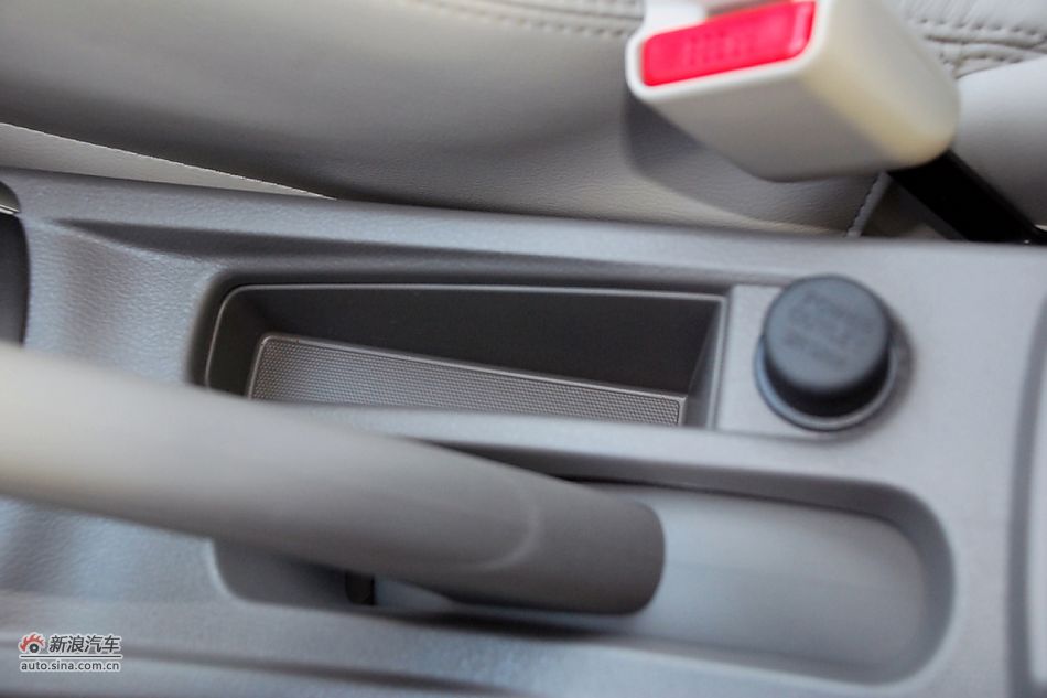 东风日产新阳光到店高清实拍