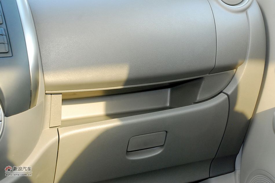 东风日产新阳光到店高清实拍