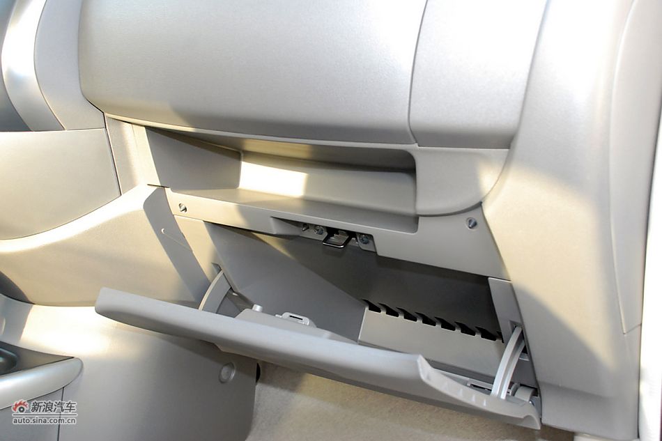 东风日产新阳光到店高清实拍