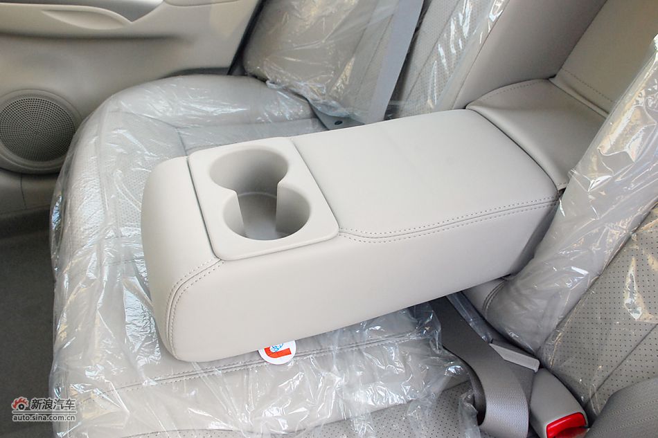 东风日产新阳光到店高清实拍