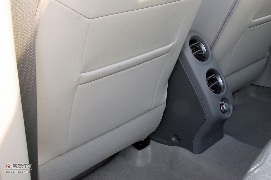 东风日产新阳光到店高清实拍