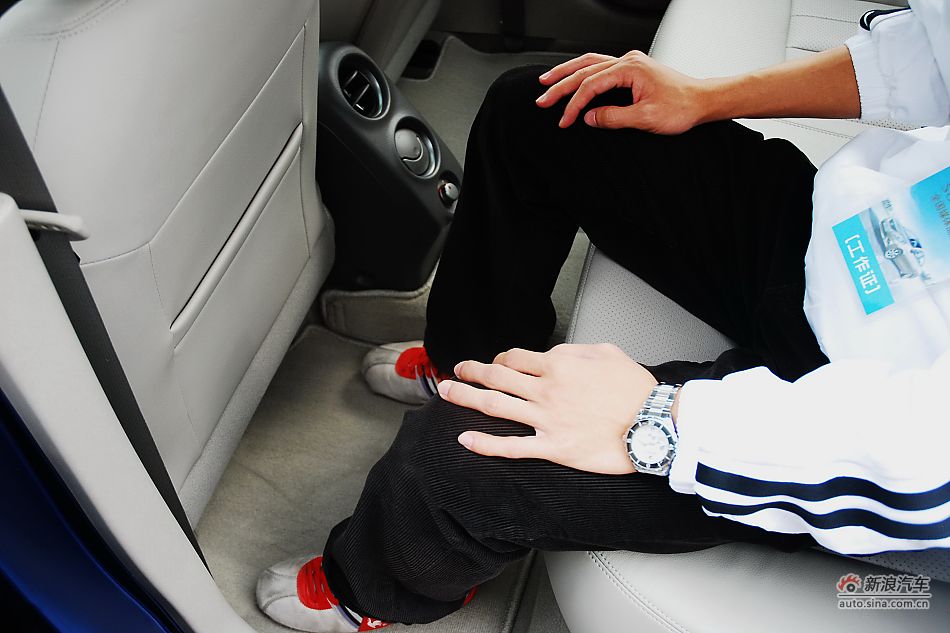 东风日产新阳光内饰实拍