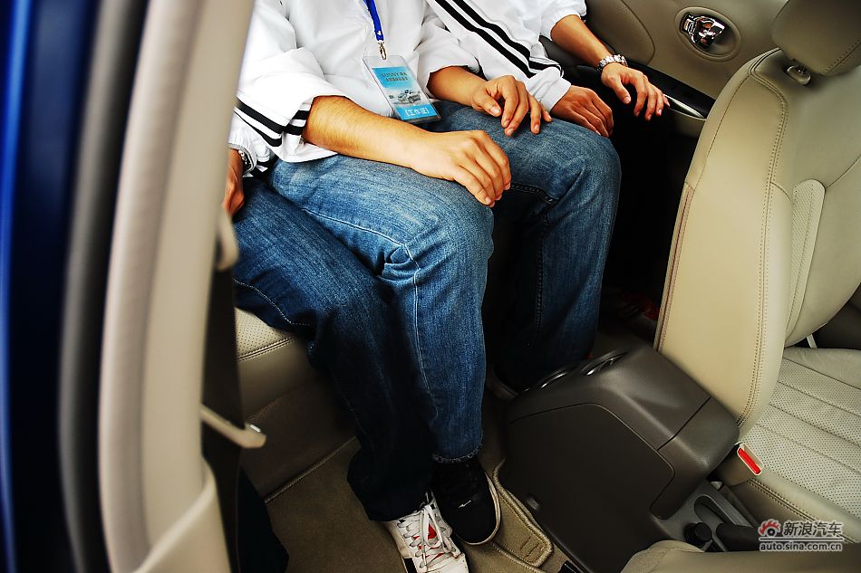 东风日产新阳光内饰实拍