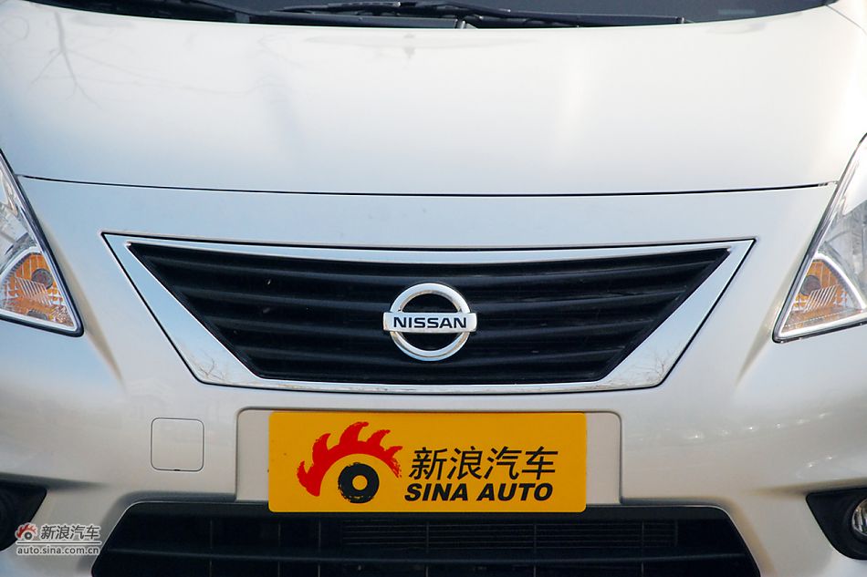 东风日产新阳光到店高清实拍