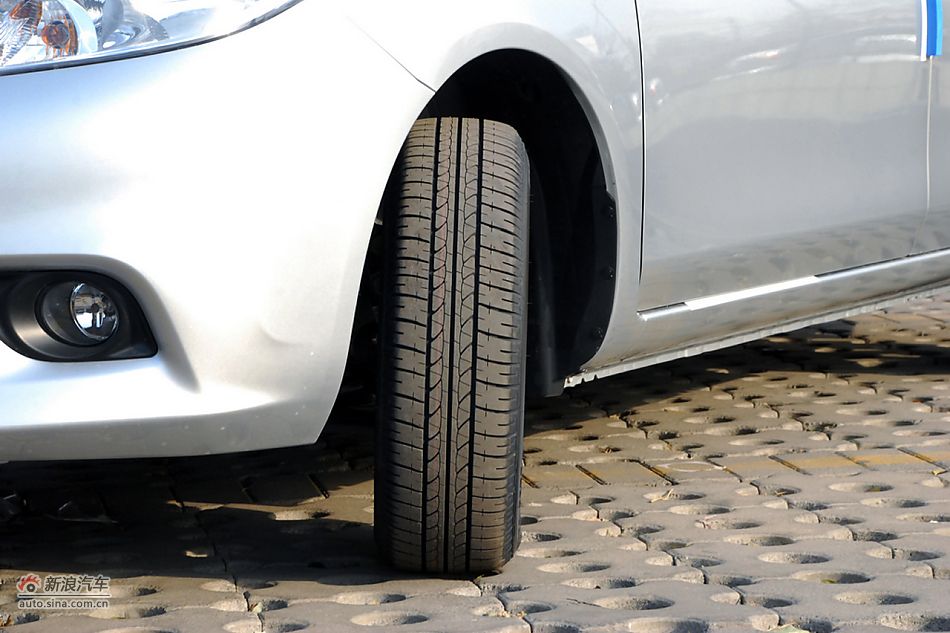 东风日产新阳光到店高清实拍