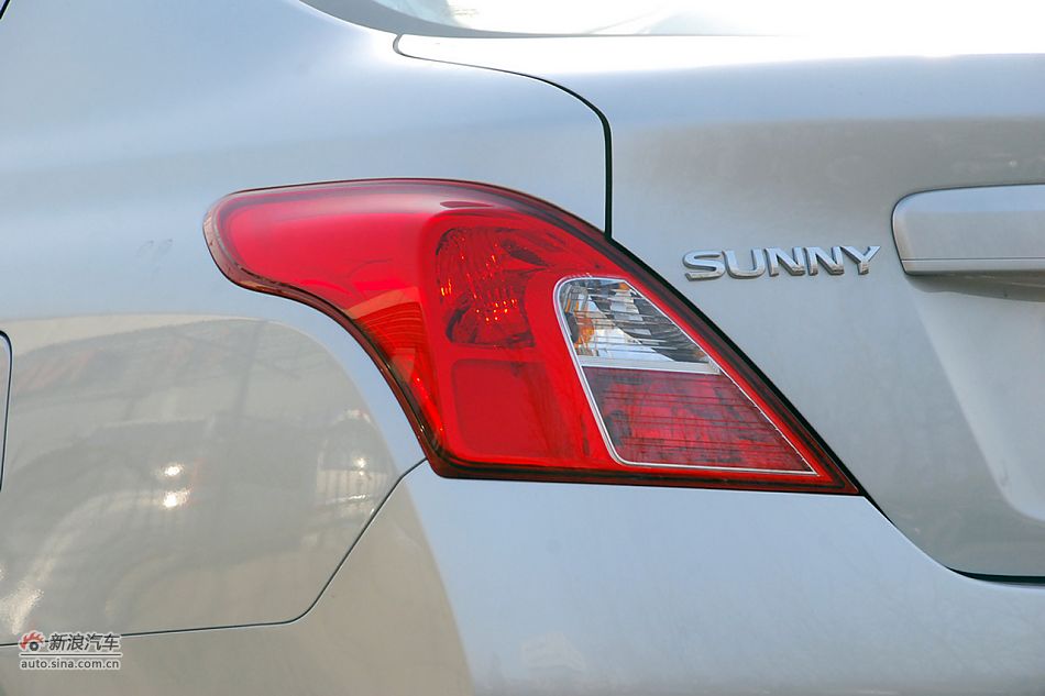 东风日产新阳光到店高清实拍