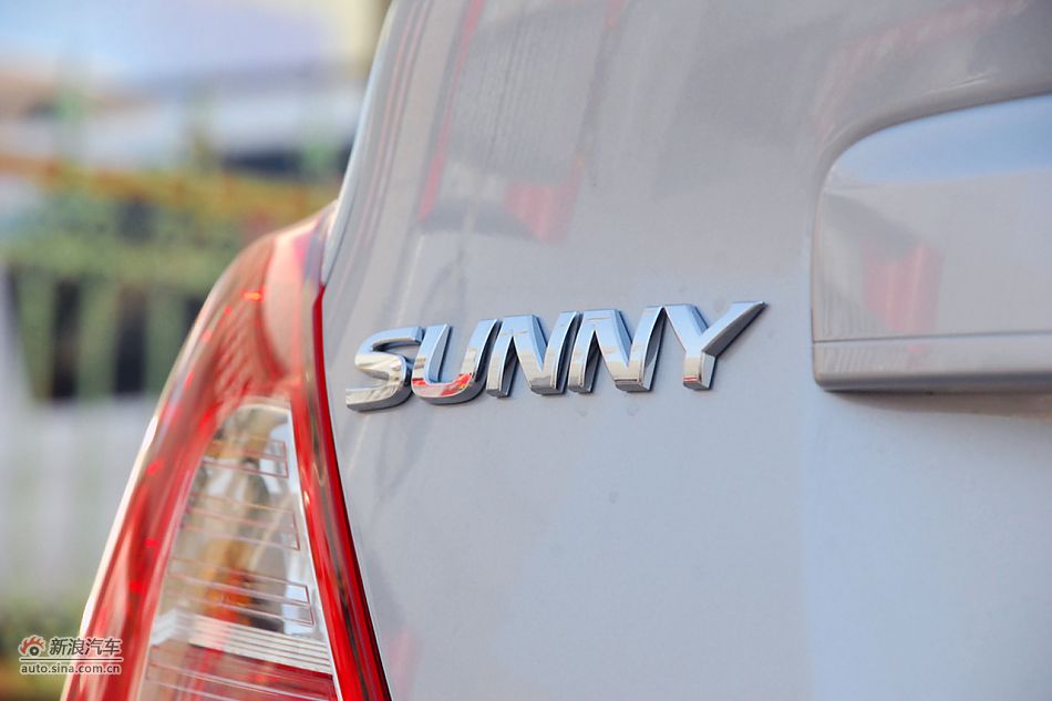 东风日产新阳光到店高清实拍