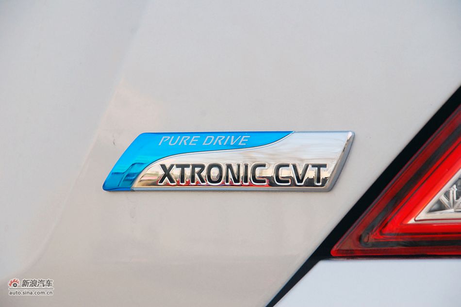 东风日产新阳光到店高清实拍