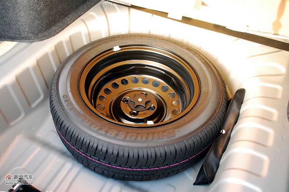 东风日产新阳光到店高清实拍