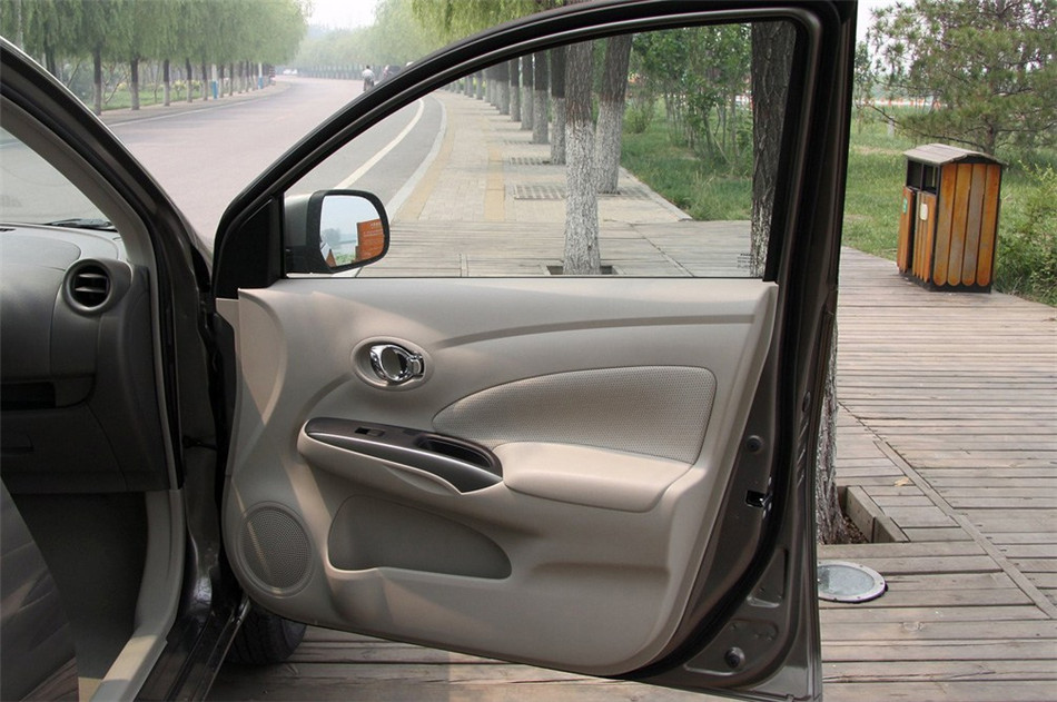 2011款 1.5L CVT XL豪华版 座椅空间