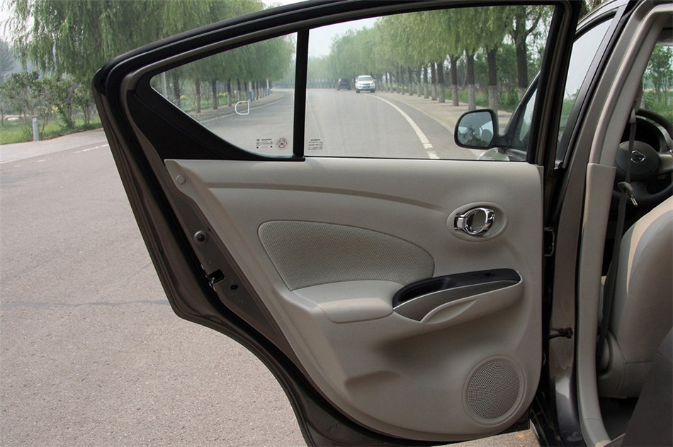 2011款 1.5L CVT XL豪华版 座椅空间