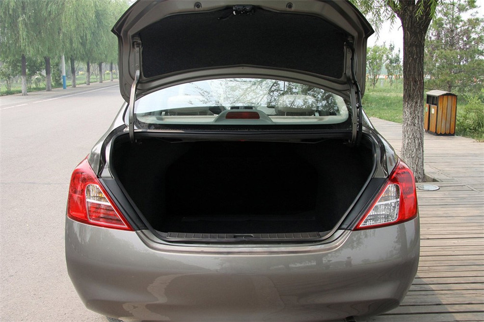 2011款 1.5L CVT XL豪华版 座椅空间