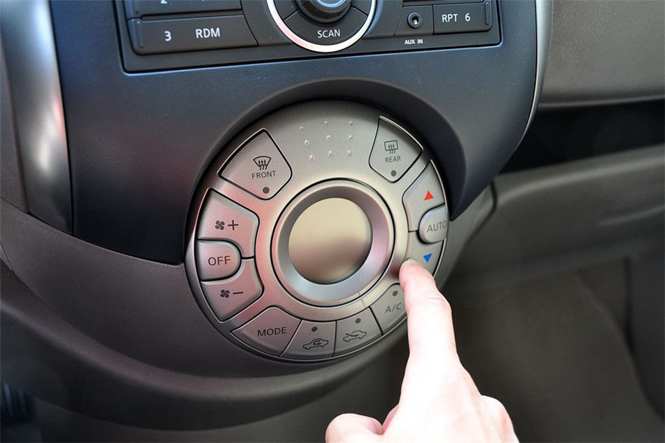 阳光 2011款 1.5XV 尊贵版 CVT 内饰