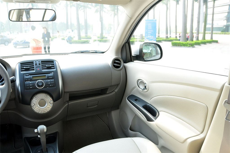 阳光 2011款 1.5XV 尊贵版 CVT 内饰
