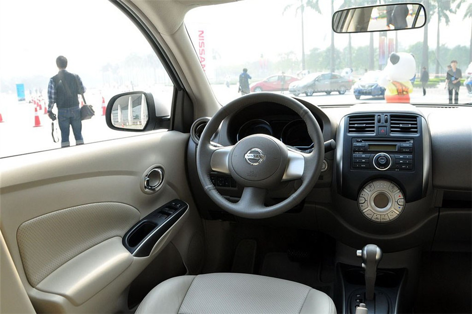 阳光 2011款 1.5XV 尊贵版 CVT 内饰