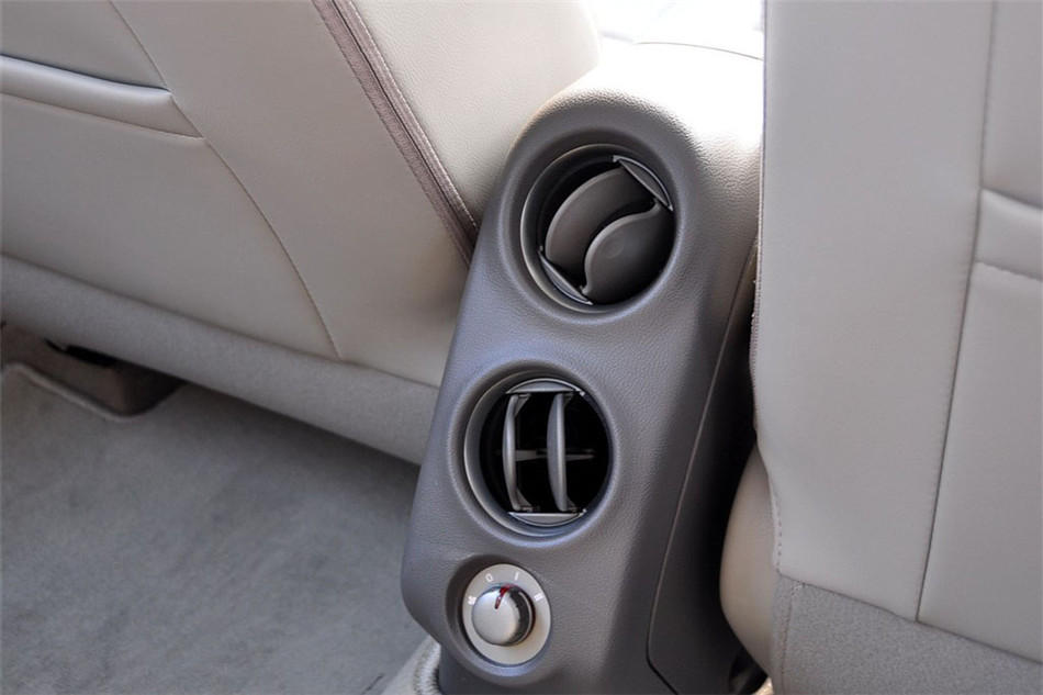 阳光 2011款 1.5XV 尊贵版 CVT 座椅空间