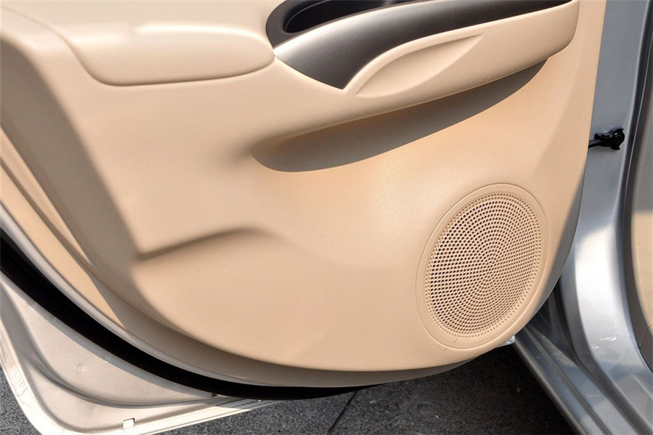 阳光 2011款 1.5XV 尊贵版 CVT 座椅空间