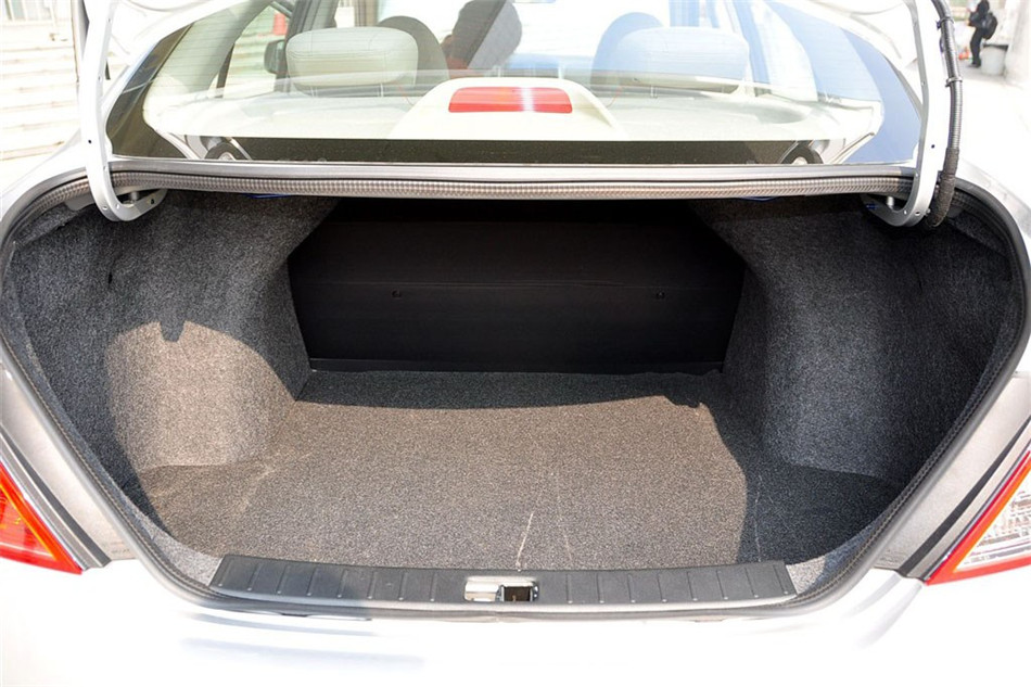 阳光 2011款 1.5XV 尊贵版 CVT 座椅空间