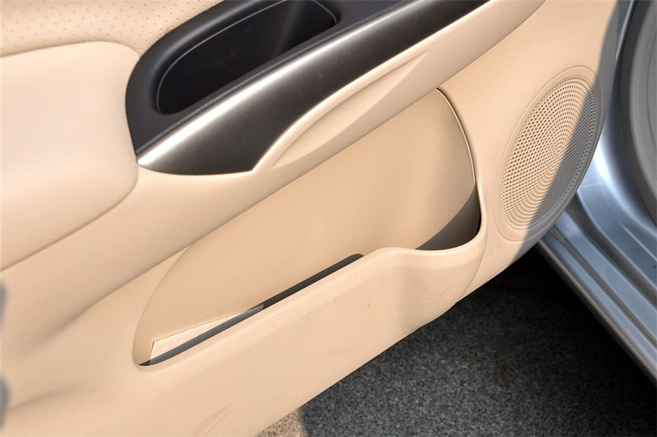 阳光 2011款 1.5XV 尊贵版 CVT 座椅空间