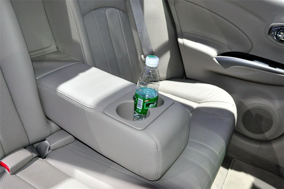 阳光 2011款 1.5XV 尊贵版 CVT 座椅空间
