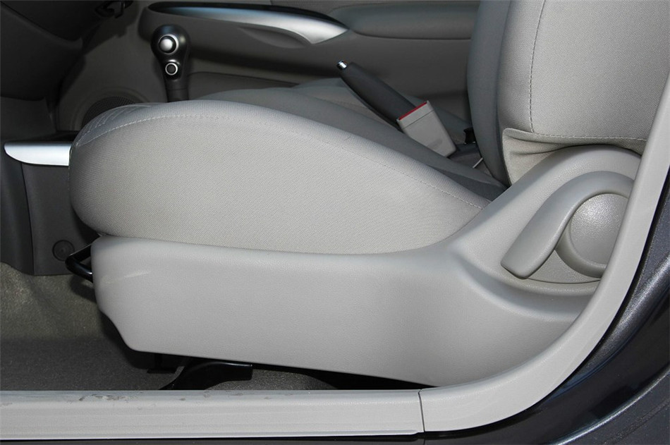 阳光 2014款 1.5XL CVT 豪华版 座椅空间