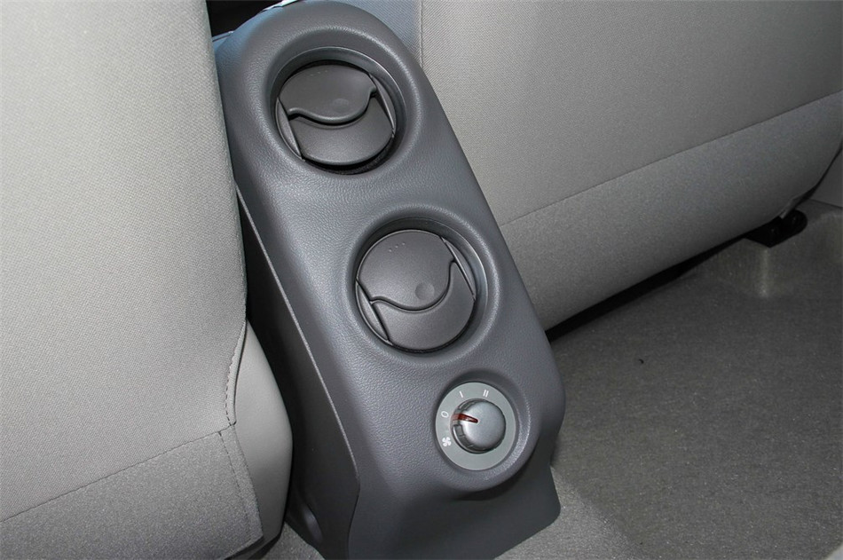 阳光 2014款 1.5XL CVT 豪华版 座椅空间