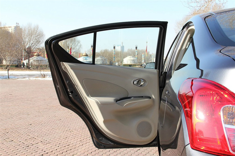 阳光 2014款 1.5XL CVT 豪华版 座椅空间