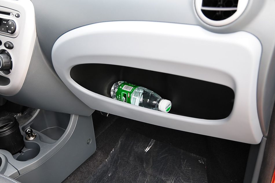 长安奔奔mini内饰实拍