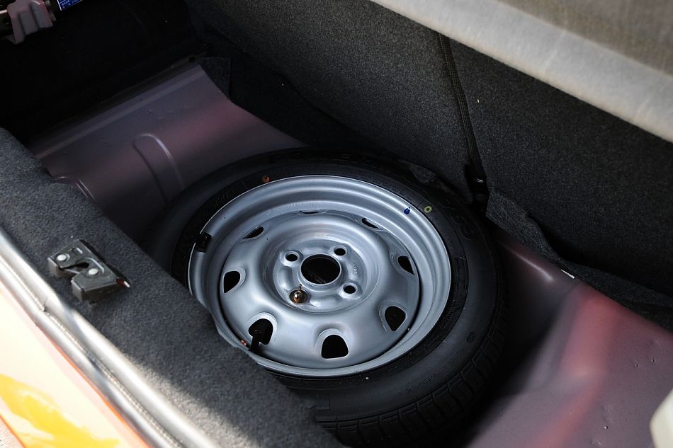 长安奔奔mini外观实拍