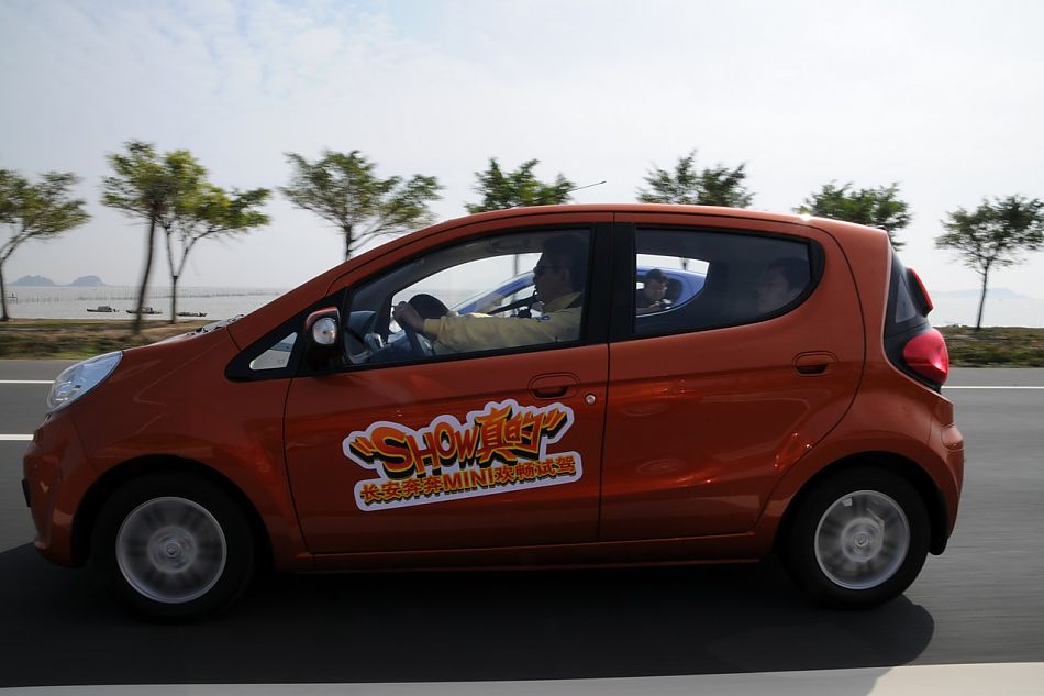 长安奔奔mini试车图