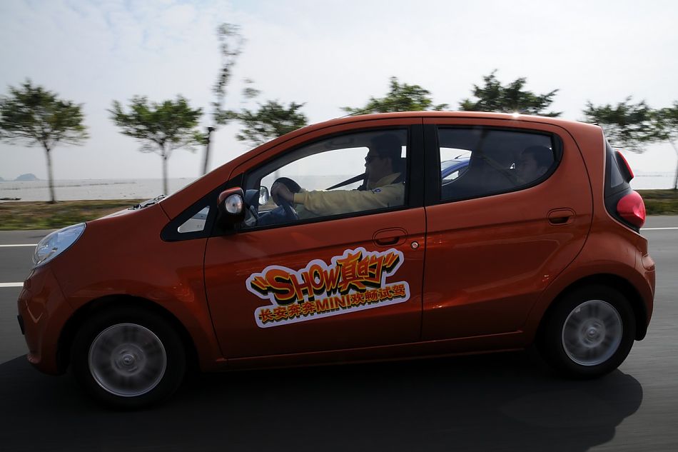 长安奔奔mini试车图