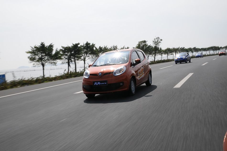 长安奔奔mini试车图