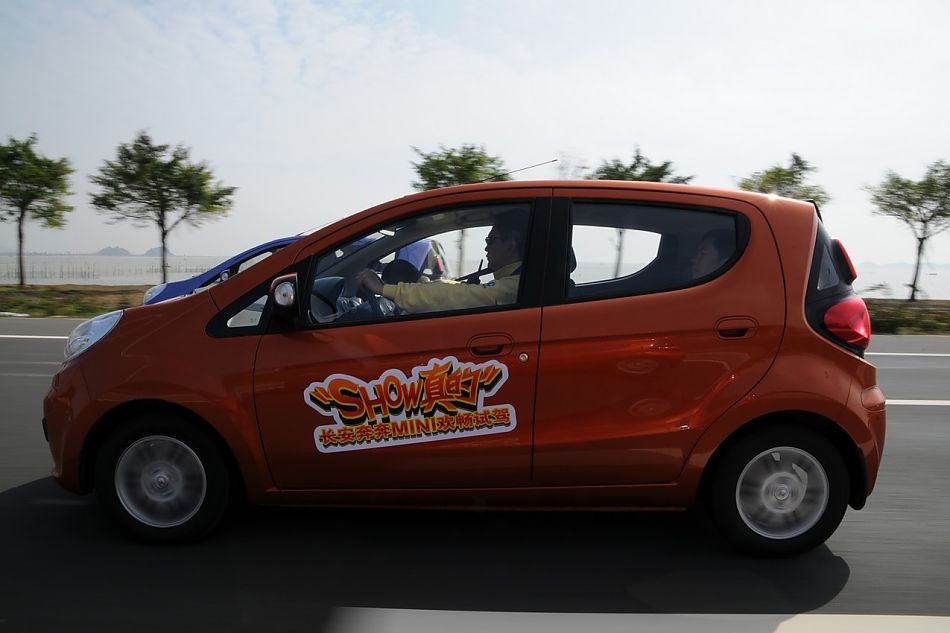 长安奔奔mini试车图
