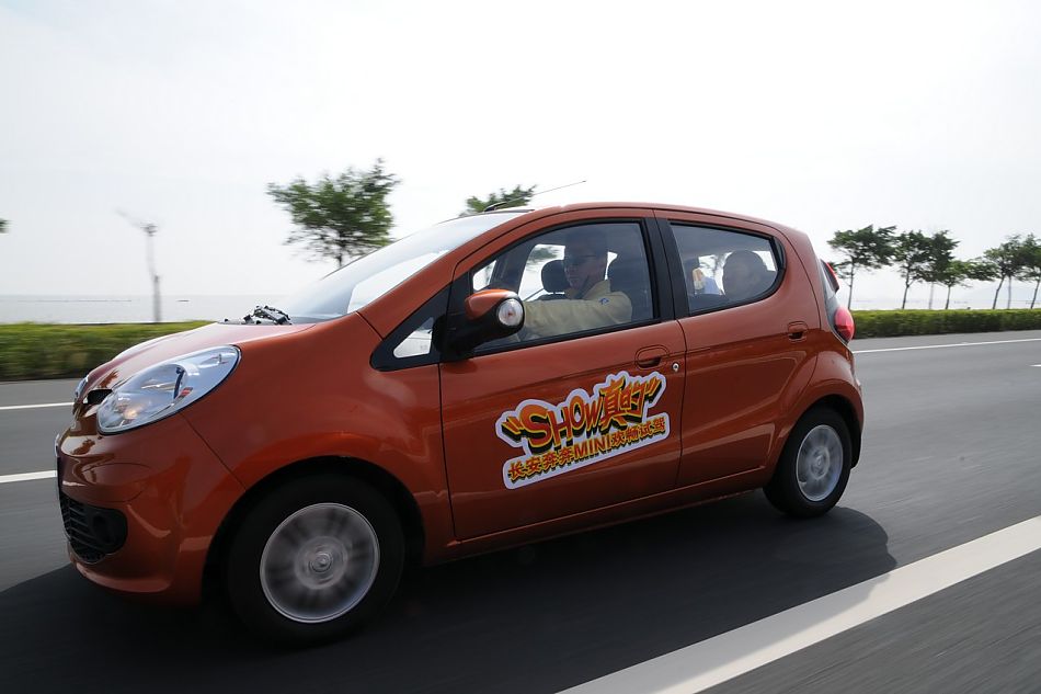 长安奔奔mini试车图