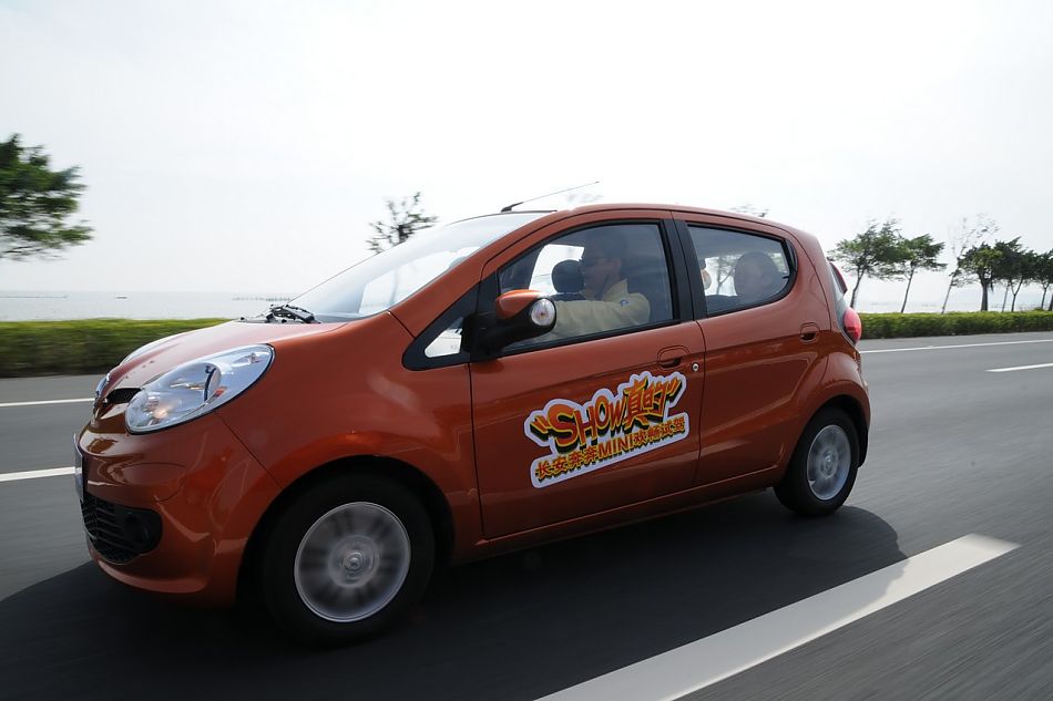 长安奔奔mini试车图