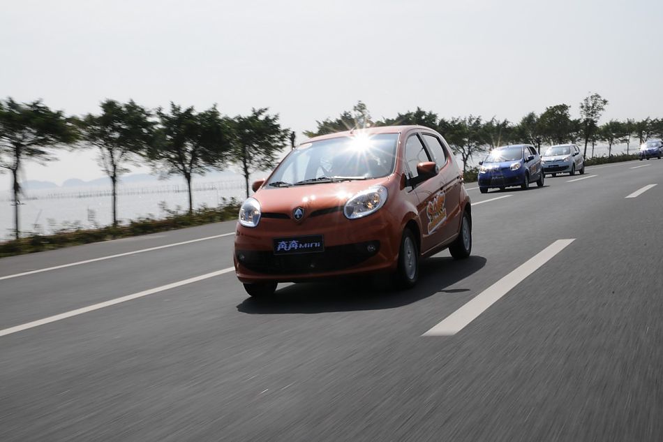 长安奔奔mini试车图