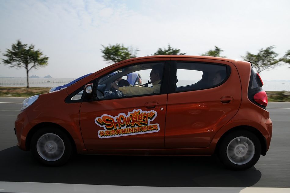 长安奔奔mini试车图