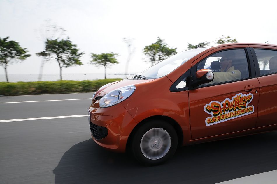 长安奔奔mini试车图