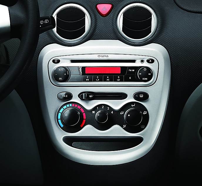 长安奔奔mini内饰