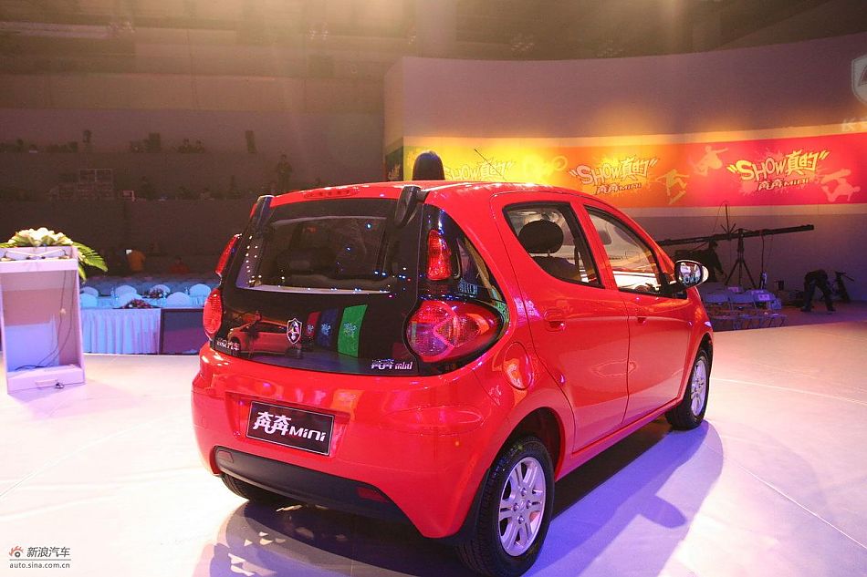 长安奔奔mini上市现场外观实拍图