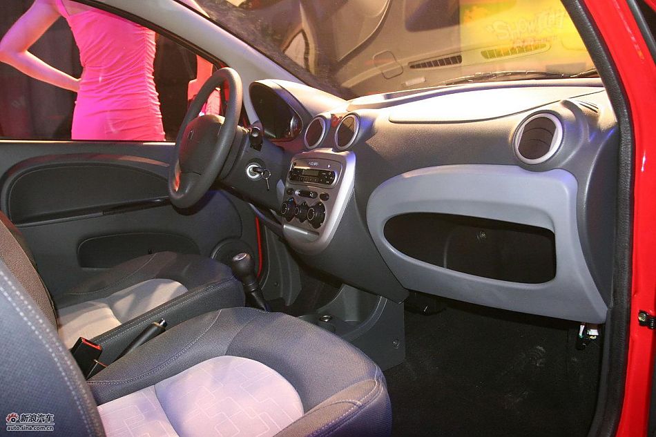 长安奔奔mini上市现场内饰实拍图
