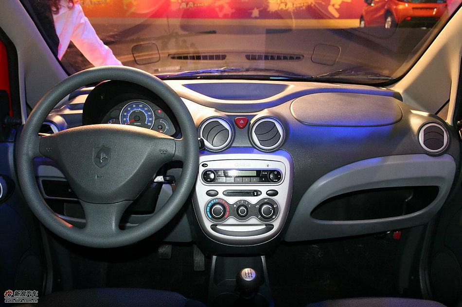 长安奔奔mini上市现场内饰实拍图