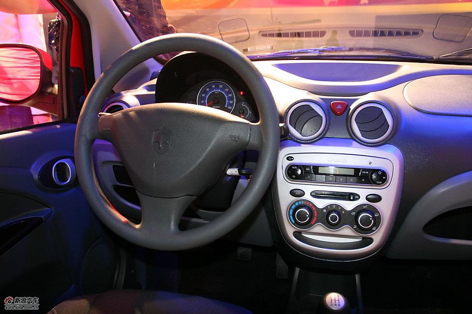 长安奔奔mini上市现场内饰实拍图