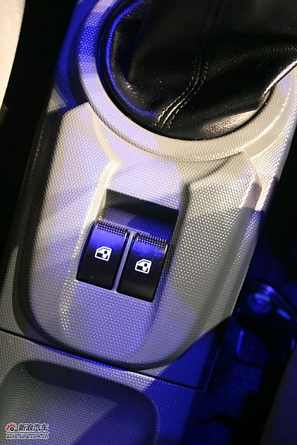 长安奔奔mini上市现场内饰实拍图