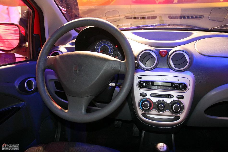 长安奔奔mini上市现场内饰实拍图