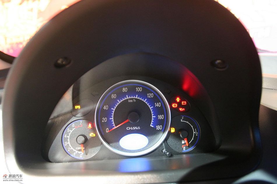 长安奔奔mini上市现场内饰实拍图