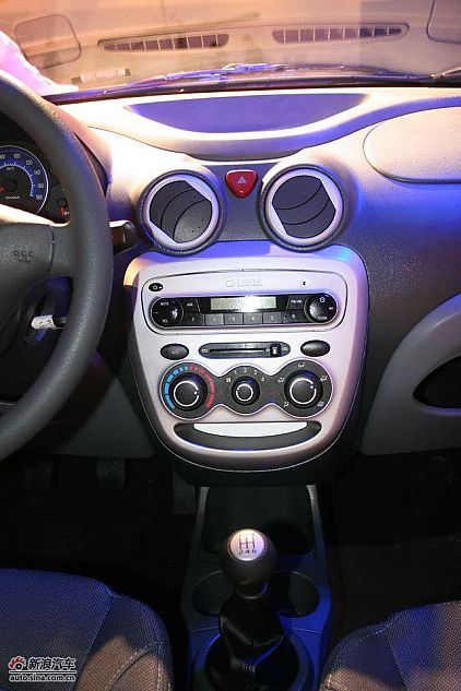 长安奔奔mini上市现场内饰实拍图